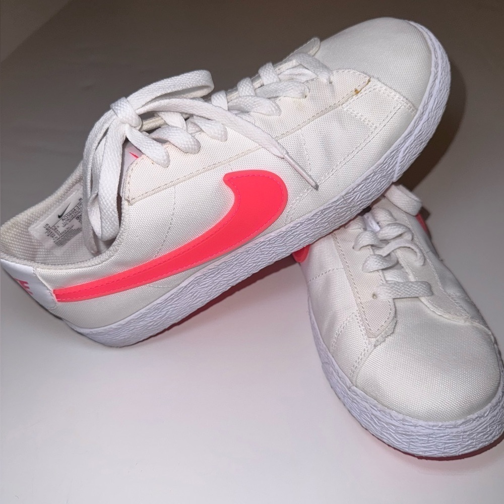 NIKE  Blazer Low Pop Neon Pink size 6 Y Shoes